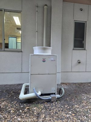 【施工事例】鹿沼市営斎場の空調更新工事｜老朽化した機器を最新モデルへ交換し、安定稼働を実現